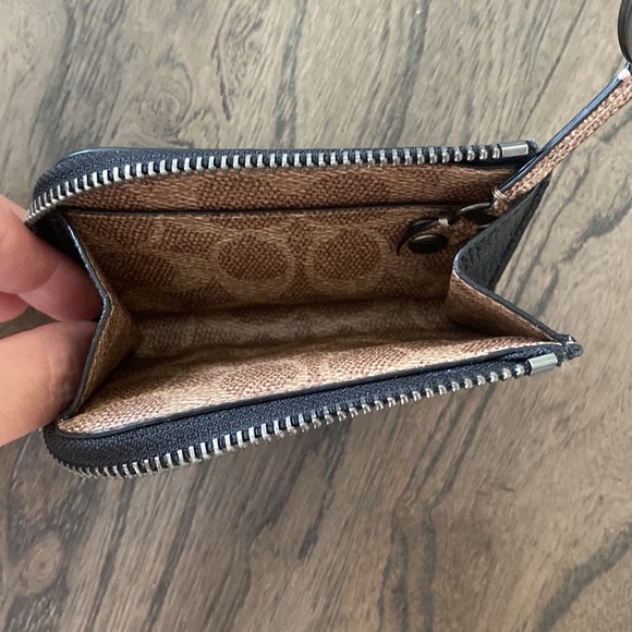 ❌SOLD❌COACH NWT 76314 L Zip Car Key Case With Signature Canvas - Picture 4 of 5